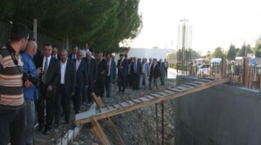 Vali Lekesiz, D&ouml;rtyol H&uuml;k&uuml;met Konağı Inşaatında Incelemede Bulundu