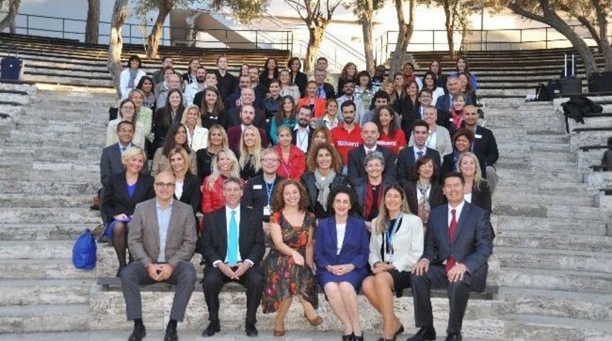 D&uuml;nyanın D&ouml;rt Bir Yanından Gelen &Uuml;niversiteler İzmir'de Buluştu