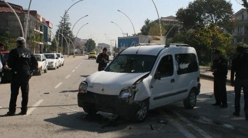 D&uuml;zce&rsquo;de Trafik Kazası: 3 Yaralı