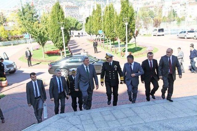 Donanma Komutanından Başkan Karaosmanoğlu'na Ziyaret