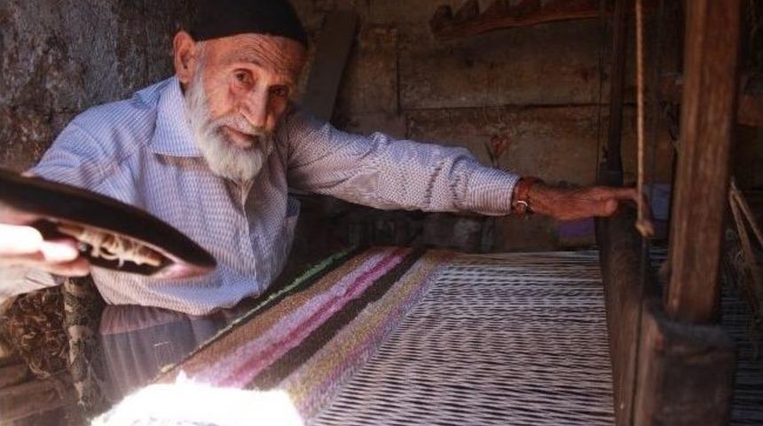 80 Yıldır İşini Severek Yapıyor