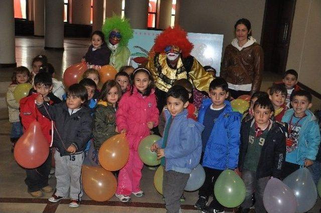 Atatürk Üniversitesi Açıköğretim Fakültesi Dünya Çocuk Günü’nü Çocuk Tiyatrosu İle Kutladı