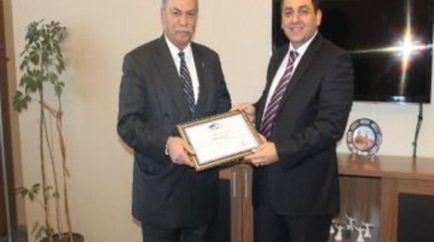 Kimse Yokmu Derneği&rsquo;nden Bolu Dağı Aş&rsquo;ye Plaket