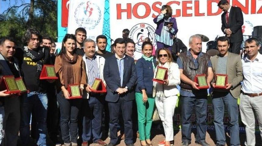 Başkan T&uuml;t&uuml;nc&uuml; Engelli Sporcular Şenliği'nde