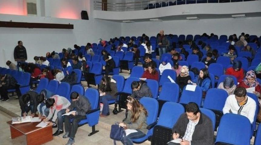 D&uuml;zce&rsquo;de İngilizce Sınavına 100 Kişi Katıldı
