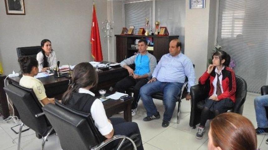 Kadın Futbol Takımı İ&ccedil;in Başvurular S&uuml;r&uuml;yor