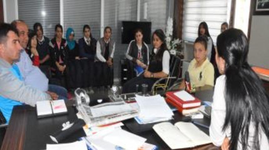 Kadın Futbol Takımı I&ccedil;in Başvurular S&uuml;r&uuml;yor