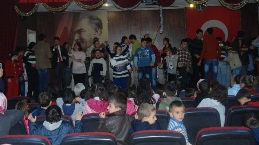 Sincan&rsquo;da D&uuml;nya &Ccedil;ocuk G&uuml;n&uuml; B&uuml;y&uuml;k Bir Coşku İle Kutlandı