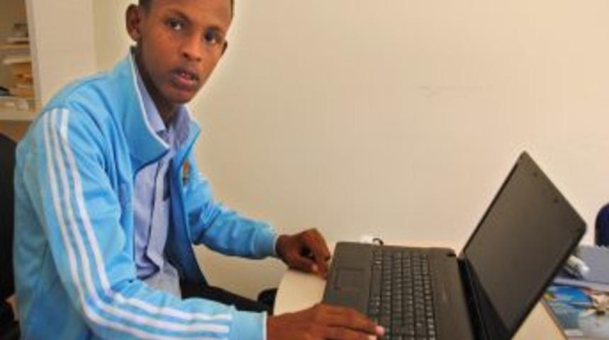 Somalili Muhammet, Yaz Tatilinde Kazandığı Parayı Hacca Giden Annesine Verdi