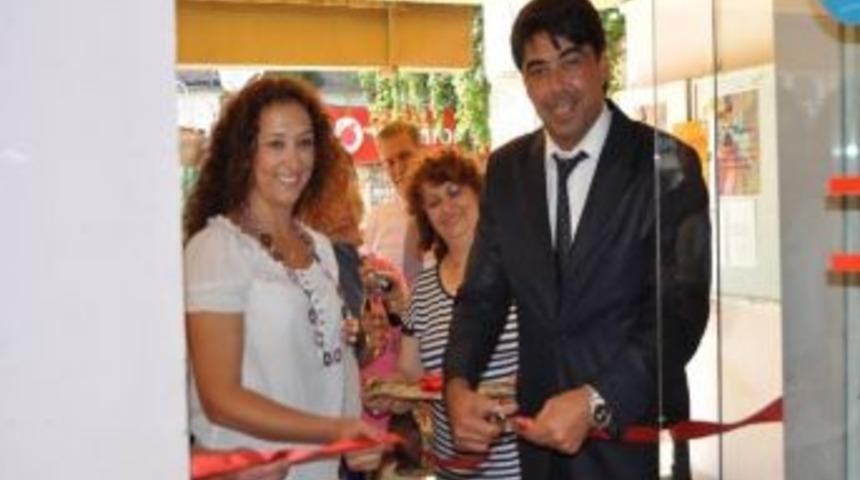 Ressam &Ouml;zlem Kasap'ın İlk Kişisel Sergisi Fo&ccedil;a'da