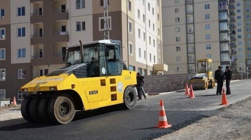 Yol Yapımında &Ccedil;alışan İş&ccedil;i Silindirin Altında Can Verdi