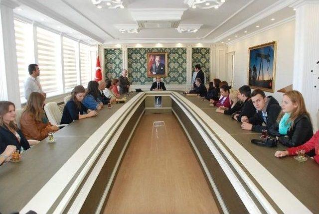 Romanyalı Gen&ccedil;lerden Vali Mahmut Demirtaş&rsquo;a Ziyaret 1