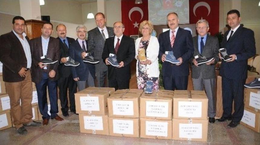 Manisa Ticaret Borsası’ndan Öğrencilere Bayram Hediyesi