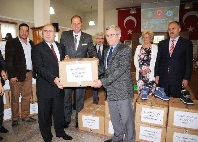 Manisa Ticaret Borsası’ndan Öğrencilere Bayram Hediyesi 1