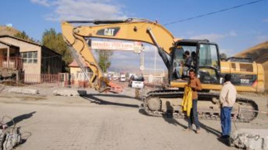 Y&uuml;ksekova Esendere Sınır Kapısı'na Yeni Komplek Yapılıyor