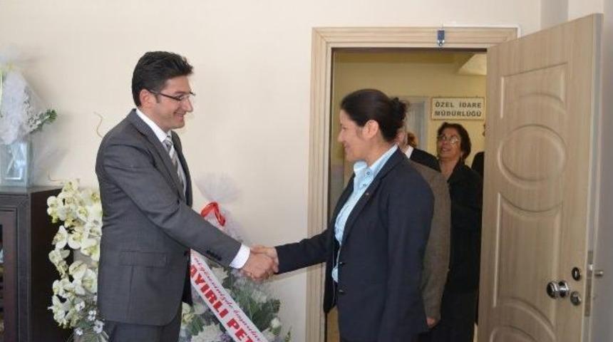 Milletvekili &Ouml;z, Kula Kaymakamı Hakyemez&rsquo;i Ziyaret Etti