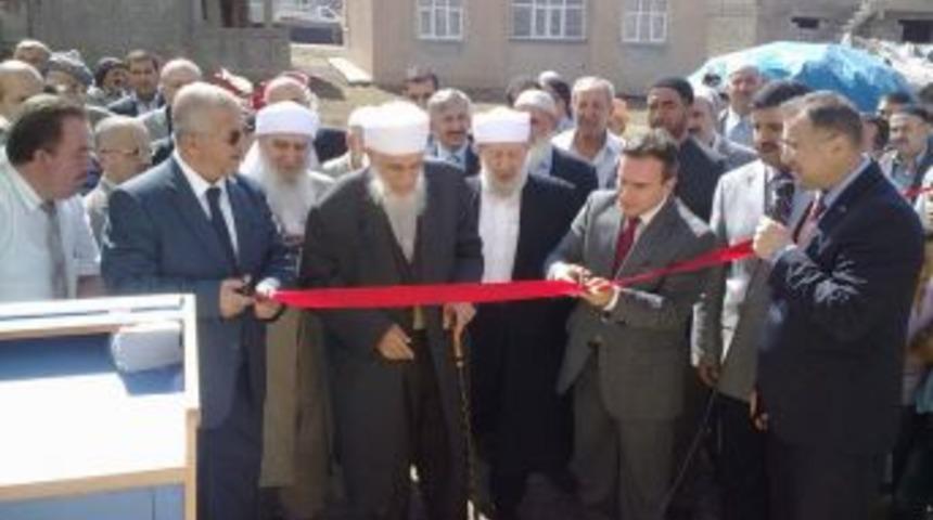 Hayırseverlerin Yaptırdığı Cami Ibadete Açıldı