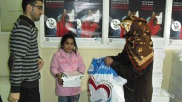 Kimse Yok Mu Fakir Aile Çocuklarına Kırtasiye Yardımı Yaptı