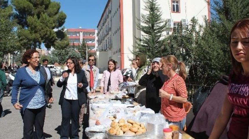 Pek Y&uuml;ce G&ouml;n&uuml;llerden Kermes