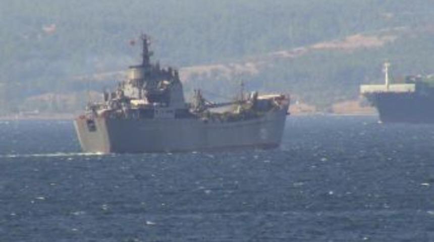 Rus Donanmasına Ait Iki Gemi &Ccedil;anakkale Boğazı'ndan Ge&ccedil;ti