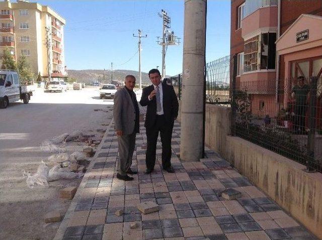 Başkan Vekili Bakıcı Kaldırım Çalışmalarını Denetledi 3