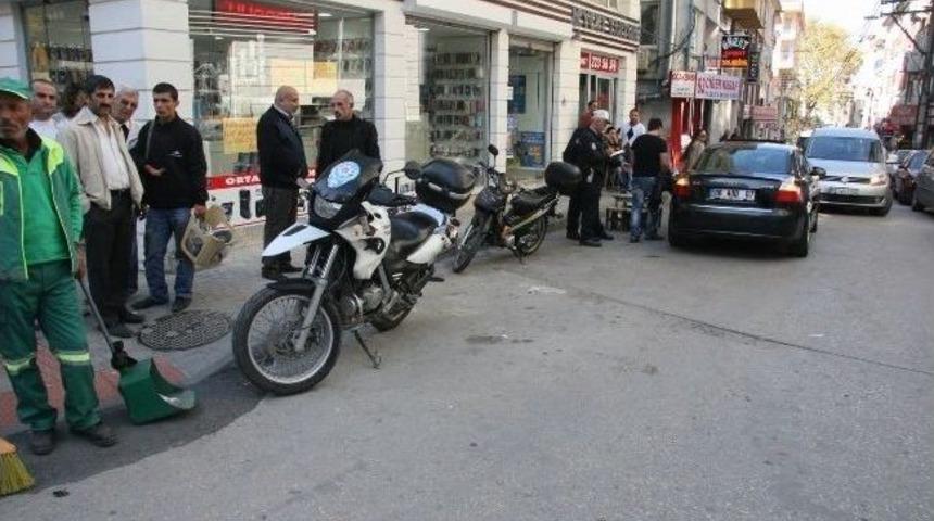 Motosikletli Polis Otomobile &Ccedil;arptı