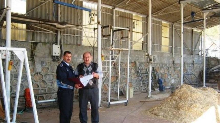 Zabıta Ekipleri Kurban Satışı Yapılan Ahırları Denetledi