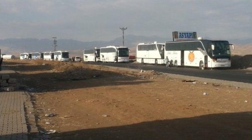 Habur Sınır Kapısı'nda Otob&uuml;s Kuyruğu