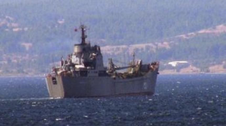 Rus Savaş Gemileri &Ccedil;anakkale Boğazı'ndan Ge&ccedil;ti