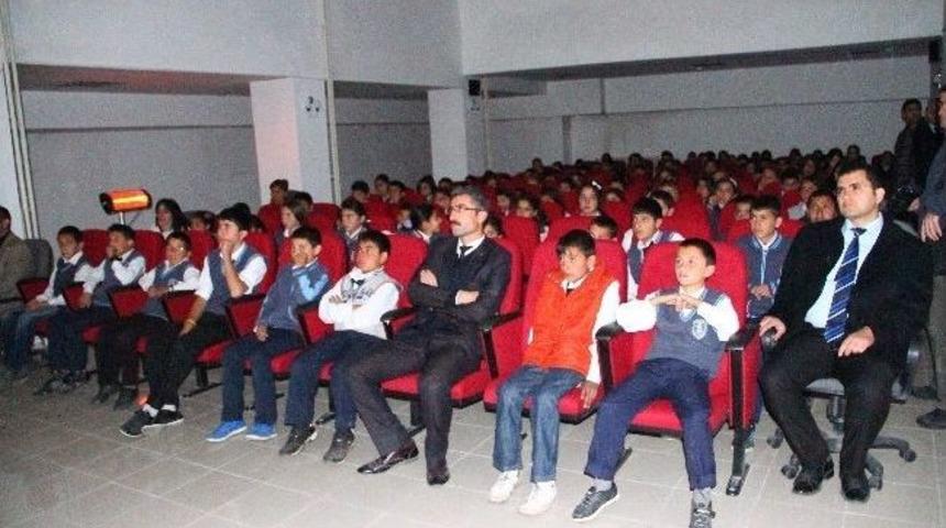 Ardahan Emniyeti G&uuml;venli Hayat, G&uuml;venli Gelecek İ&ccedil;in ''gen&ccedil;ler Bilgi İle Aydınlanıyor'' Projesini Hayata Ge&ccedil;iriyor