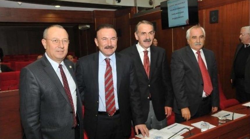 İzmit Belediye Meclisi Toplandı