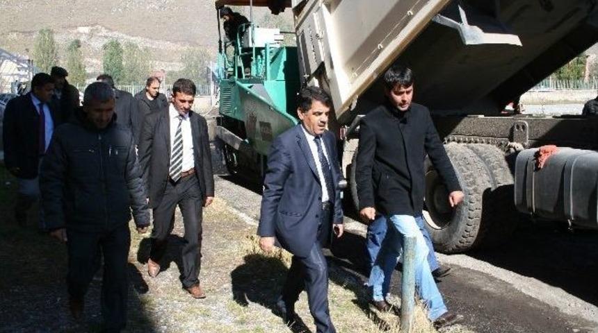 Kars Belediyesi Soğuğa Aldırış Etmeden &Ccedil;alışıyor