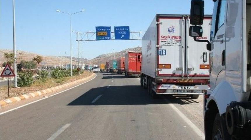 Cilveg&ouml;z&uuml;'nde 12 Kilometrelik Tır Kuyruğu Oluştu