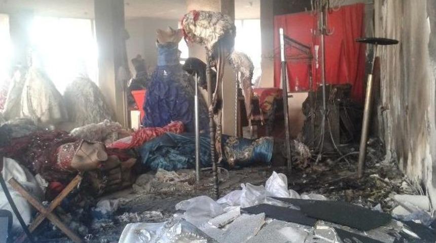 Bing&ouml;l'de Gelinlik D&uuml;kkanında Yangın