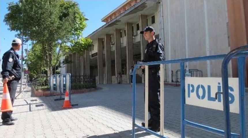 Adliye &Ouml;n&uuml;nde İki Kişinin Daha &Ouml;l&uuml;m&uuml;ne Neden Olan Cinayet Davası Malatya Adliyesinden G&ouml;nderiliyor