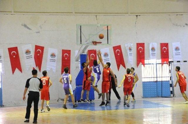 Karaköprü 3. Spor Şöleni Müsabakaları Devam Ediyor