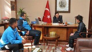 Vali Balkanlıoğlu Başarılı Güreşçileri Ağırladı