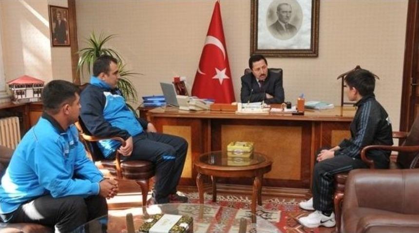 Vali Balkanlıoğlu Başarılı Güreşçileri Ağırladı
