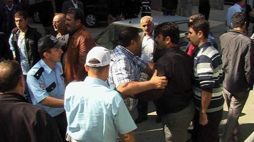 Adıyaman&rsquo;da, Trafik Kazası Sonrası Kavga &Ccedil;ıktı