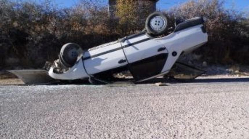 G&ouml;lbaşın&rsquo;da Virajı Alamayan Otomobil Takla Attı