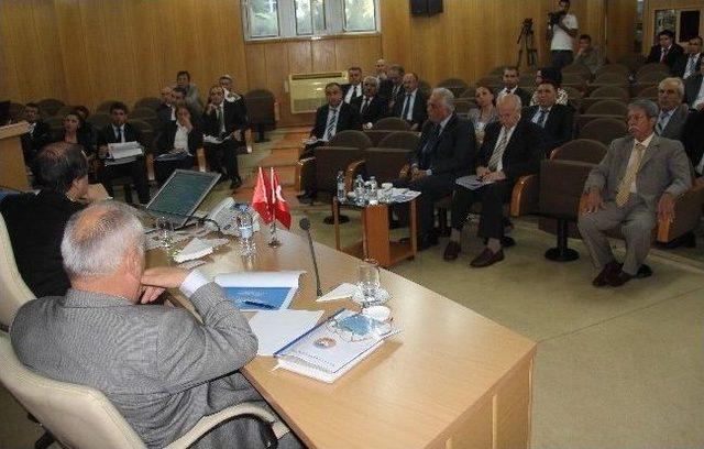 Vali Toplantıyı Yarıda Keserek İşsiz Genci Dinleyip İş S&ouml;z&uuml; Verdi 1