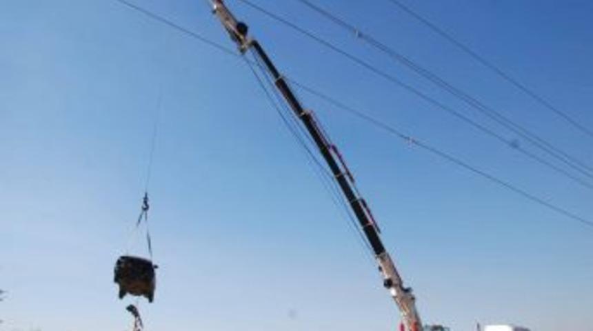 U&ccedil;uruma Yuvarlanan Ara&ccedil;tan Sağ Kurtuldu