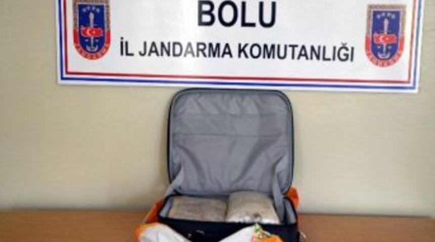 Yolcunun Bilgisayar &Ccedil;antasından Esrar &Ccedil;ıktı