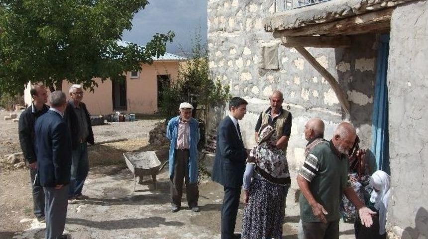 &Ccedil;emişgezek Kaymakamı Soner Kırlı K&ouml;y Gezilerine Başladı