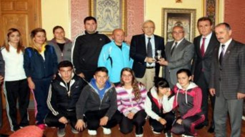 Amatör Spor Kulüplerinden, Vali Kemelek'e Ziyaret