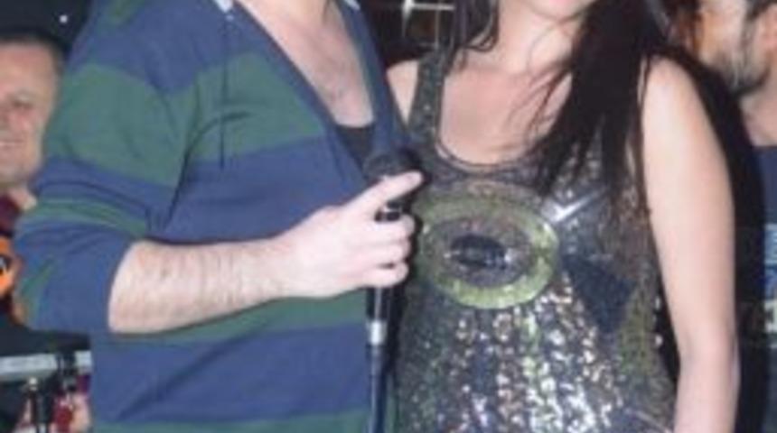 Esra Akman'ın Ebru G&uuml;ndeş Sevgisi