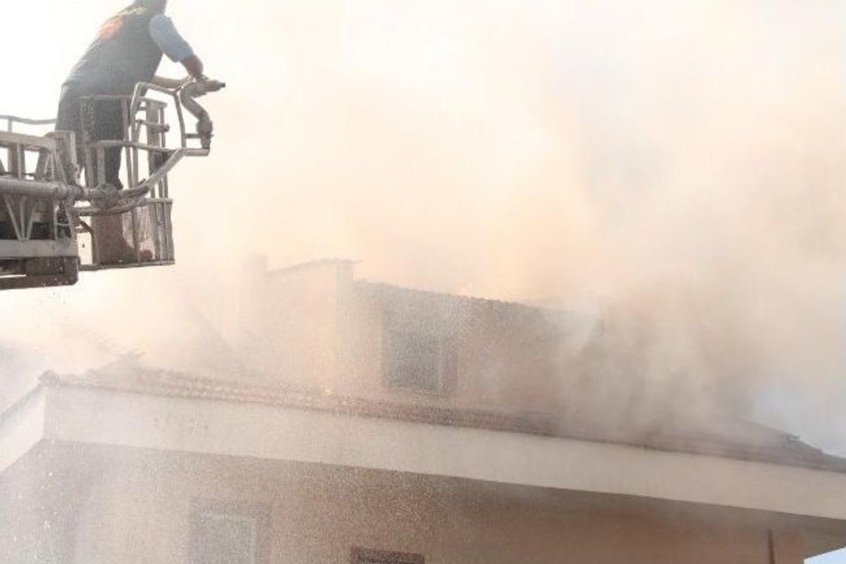 Kızını Okutmak İ&ccedil;in Kiraladığı Ev Yanınca G&ouml;zyaşlarına Boğuldu