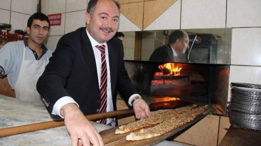 Rekt&ouml;r Yardımcısı Prof. Dr. Coşkun Cıvıklı Pişirme Sınavını Ge&ccedil;ti