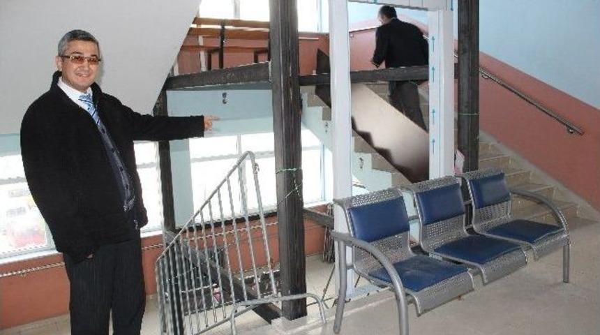 G&ouml;rele H&uuml;k&uuml;met Konağı'na Engelli Ve Yaşlılar İ&ccedil;in Asans&ouml;r Yapılıyor