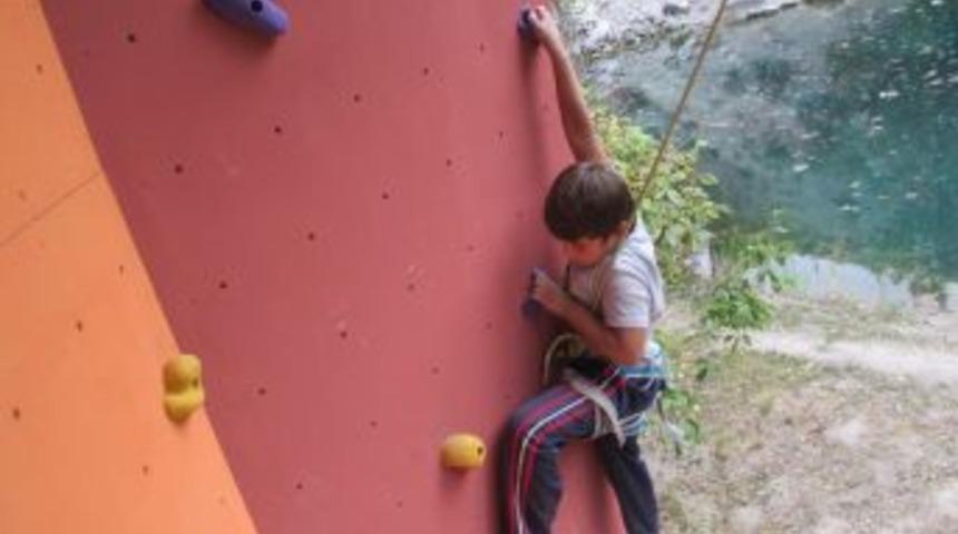Kaya Tırmanışı I&ccedil;in Yaptırılan Yapay Duvar Tırmanış&ccedil;ıları B&ouml;lgeye &Ccedil;ekiyor